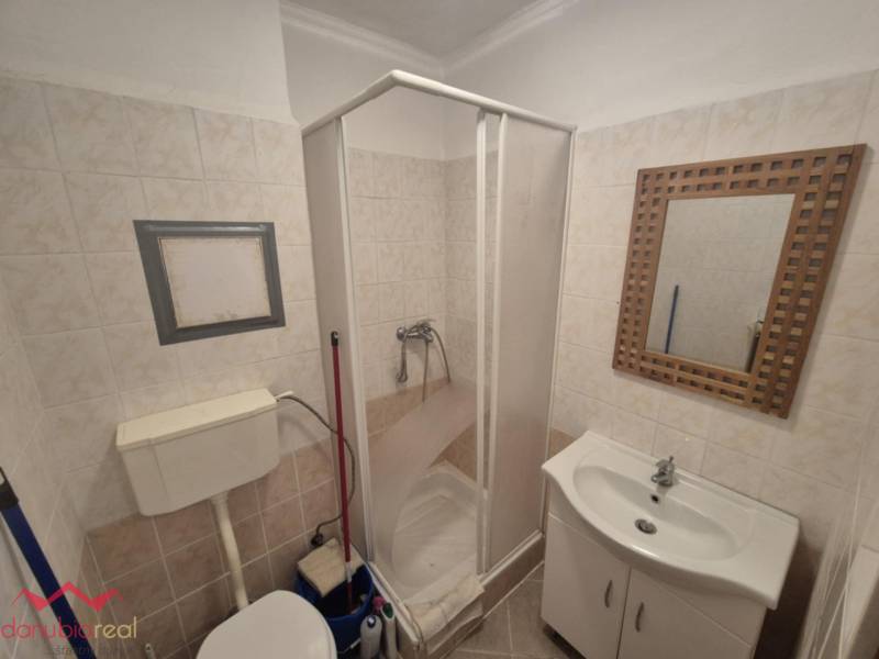 2-izbový byt, na predaj, prerobený, Komárno, Danubioreal- realitná kancelária, Helena Schulczová