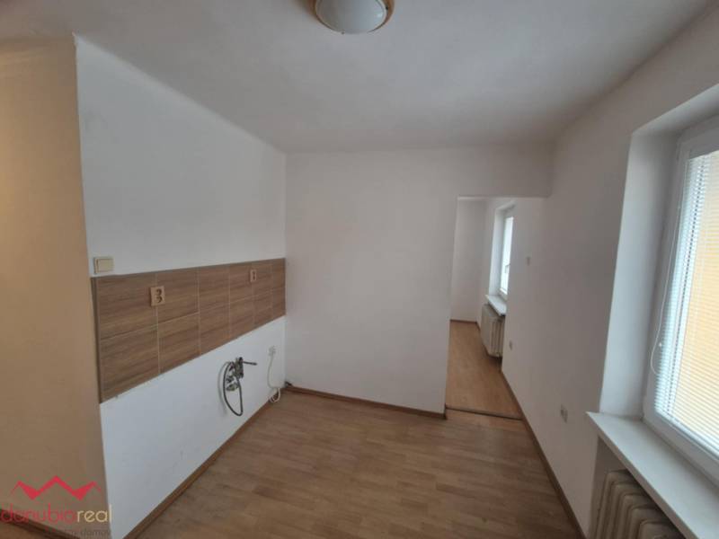 2-izbový byt, na predaj, prerobený, Komárno, Danubioreal- realitná kancelária, Helena Schulczová