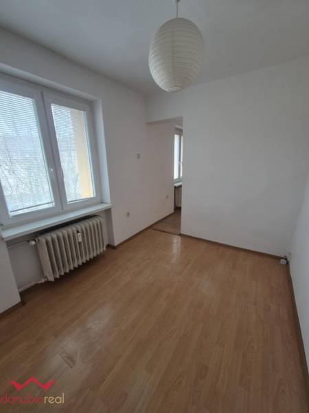 2-izbový byt, na predaj, prerobený, Komárno, Danubioreal- realitná kancelária, Helena Schulczová