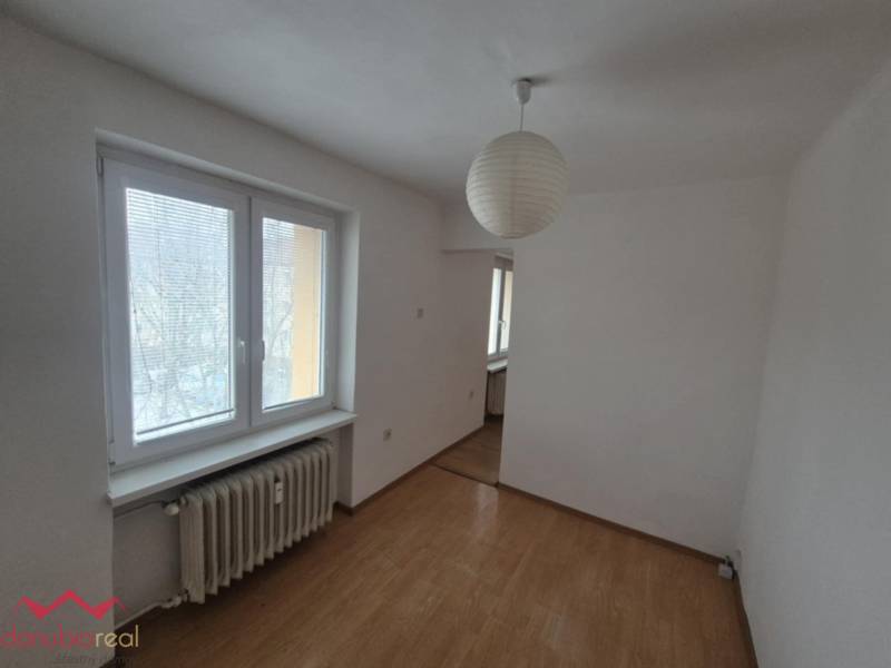2-izbový byt, na predaj, prerobený, Komárno, Danubioreal- realitná kancelária, Helena Schulczová