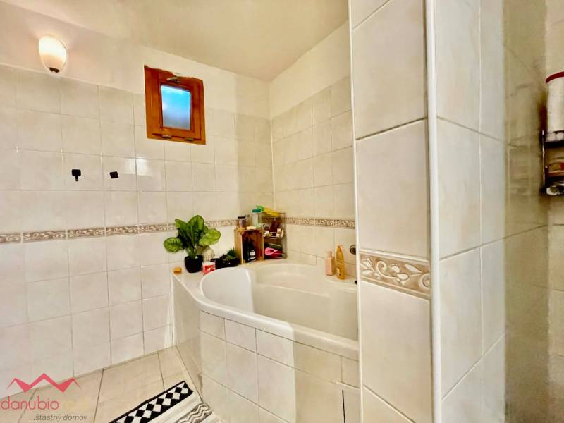 Rodinný dom na predaj, eladó ház, meštiansky dom, centrum, Komárno, Danubioreal- realitná kancelária, Helena Schulczová