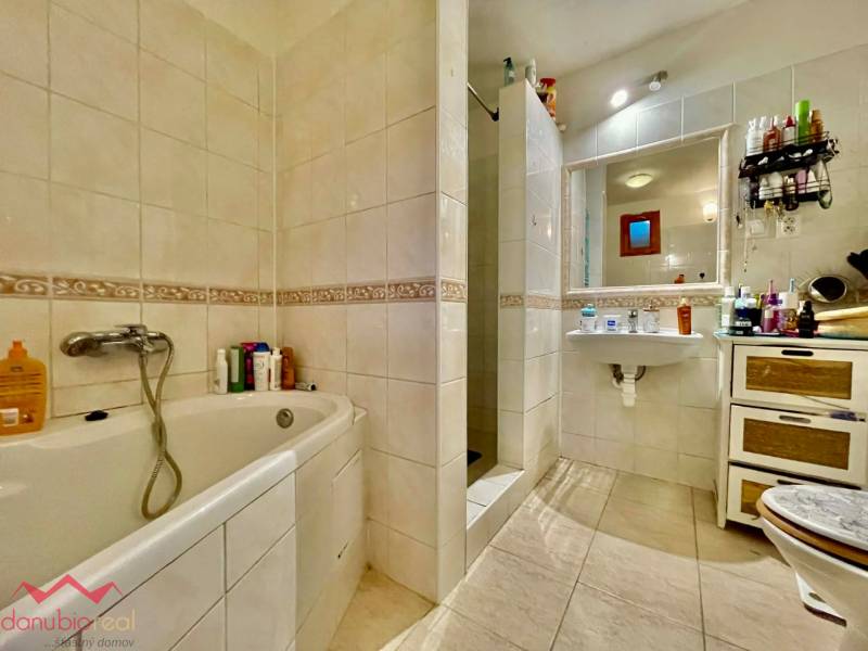 Rodinný dom na predaj, eladó ház, meštiansky dom, centrum, Komárno, Danubioreal- realitná kancelária, Helena Schulczová