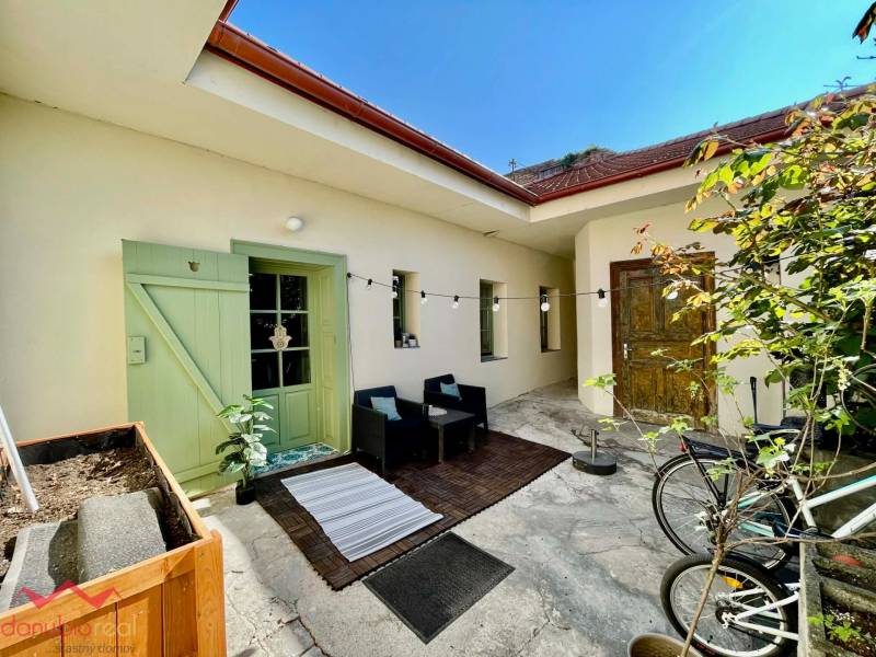 Rodinný dom na predaj, eladó ház, meštiansky dom, centrum, Komárno, Danubioreal- realitná kancelária, Helena Schulczová