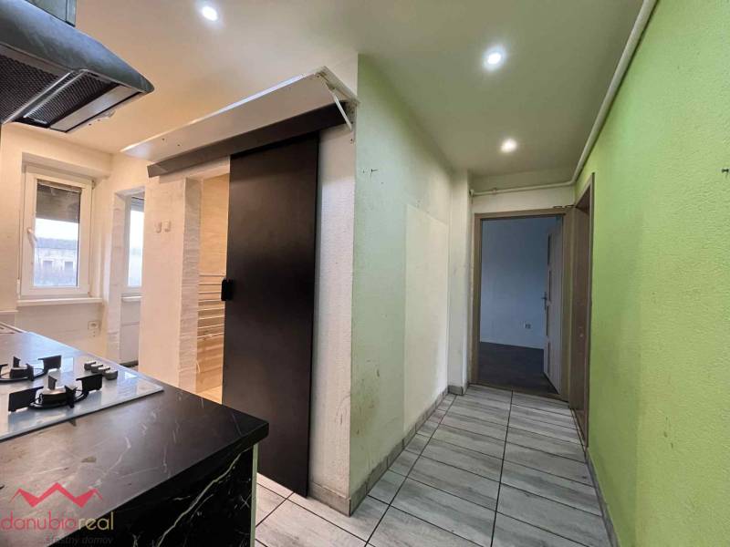 3 izbový byt, na predaj, Komárno, Danubioreal- realitná kancelária, Helena Schulczová