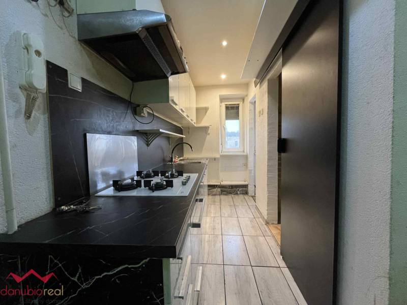 3 izbový byt, na predaj, Komárno, Danubioreal- realitná kancelária, Helena Schulczová