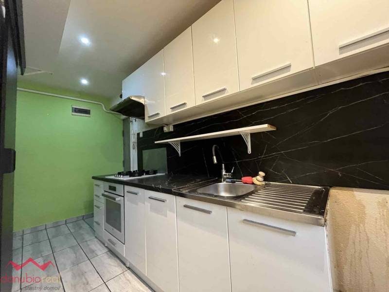 3 izbový byt, na predaj, Komárno, Danubioreal- realitná kancelária, Helena Schulczová