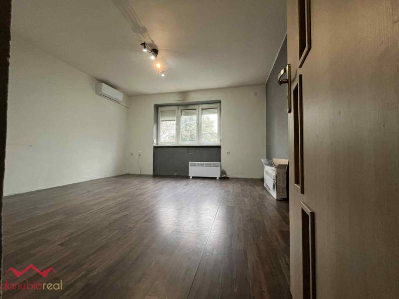 3 izbový byt, na predaj, Komárno, Danubioreal- realitná kancelária, Helena Schulczová