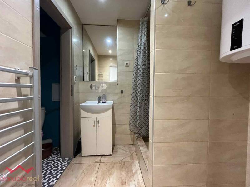 3 izbový byt, na predaj, Komárno, Danubioreal- realitná kancelária, Helena Schulczová