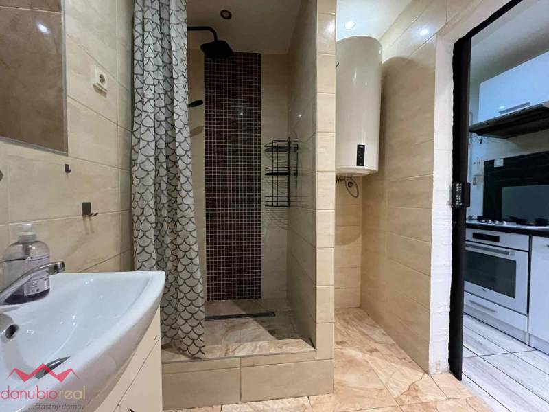 3 izbový byt, na predaj, Komárno, Danubioreal- realitná kancelária, Helena Schulczová