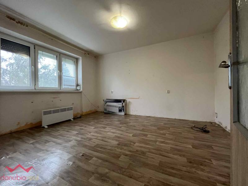 3 izbový byt, na predaj, Komárno, Danubioreal- realitná kancelária, Helena Schulczová