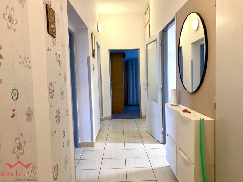 Na prenájom, 3-izbový byt, centrum Komárna, Komárno, prerobený, zariadený, Danubioreal- realitná kancelária, Helena Schulczová