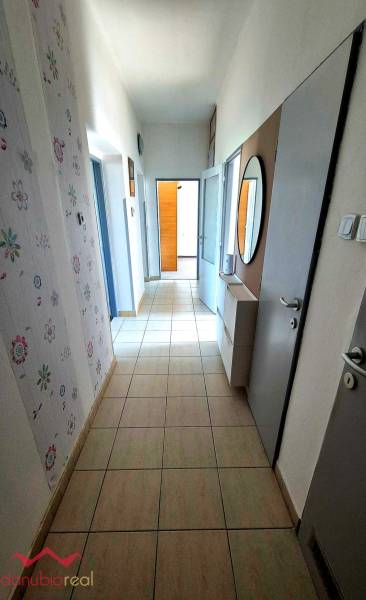 Na prenájom, 3-izbový byt, centrum Komárna, Komárno, prerobený, zariadený, Danubioreal- realitná kancelária, Helena Schulczová