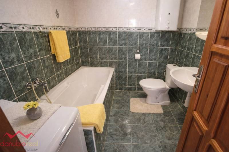 Danubioreal - realitna kancelária, Irena Petrovicsová , na predaj penzión v Podhájskej , eladó  panzió  Podhájszkában  14 a.jpg