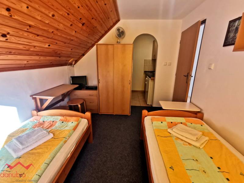 Danubioreal - realitna kancelária, Irena Petrovicsová , na predaj penzión v Podhájskej , eladó  panzió  Podhájszkában  9.jpg