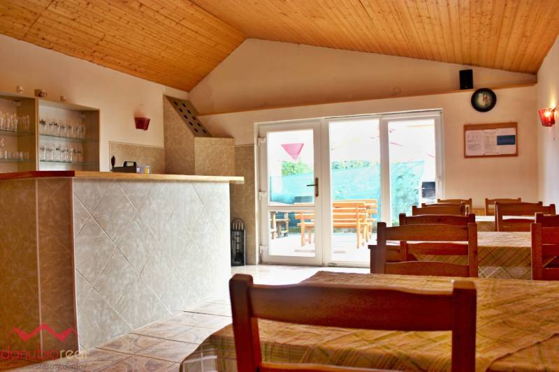 bar + posezení + krb.jpeg