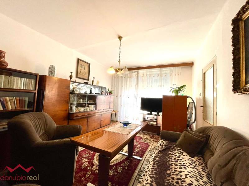 1 izbový byt, na predaj, s balkónom, pôvodný stav, Komárno, Danubioreal- realitná kancelária, Helena Schulczová