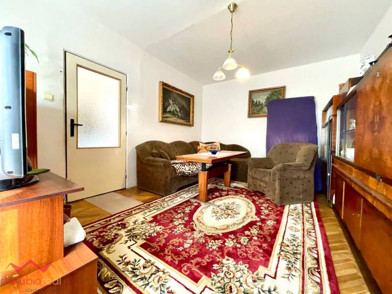 1 izbový byt, na predaj, s balkónom, pôvodný stav, Komárno, Danubioreal- realitná kancelária, Helena Schulczová