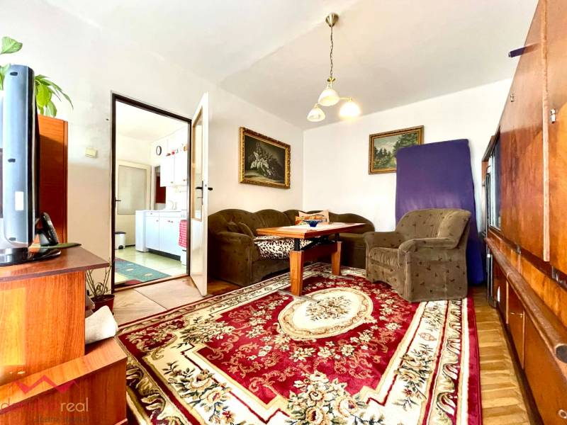 1 izbový byt, na predaj, s balkónom, pôvodný stav, Komárno, Danubioreal- realitná kancelária, Helena Schulczová