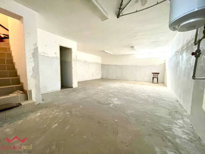 Polyfunkčný dom, podnikateľský objekt, podnikanie a bývanie, byt, na predaj, Komárno, Danubioreal- realitná kancelária, Helena Schulczová