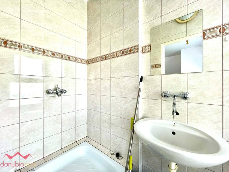 Polyfunkčný dom, podnikateľský objekt, podnikanie a bývanie, byt, na predaj, Komárno, Danubioreal- realitná kancelária, Helena Schulczová