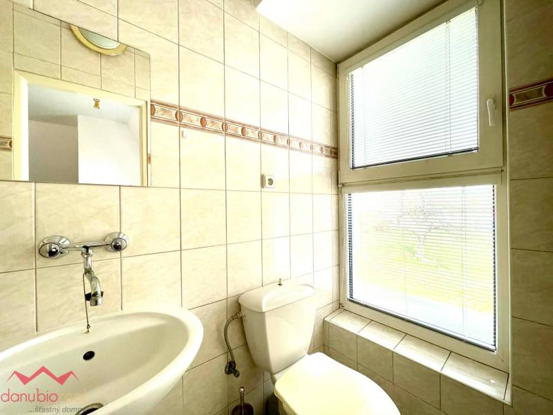 Polyfunkčný dom, podnikateľský objekt, podnikanie a bývanie, byt, na predaj, Komárno, Danubioreal- realitná kancelária, Helena Schulczová