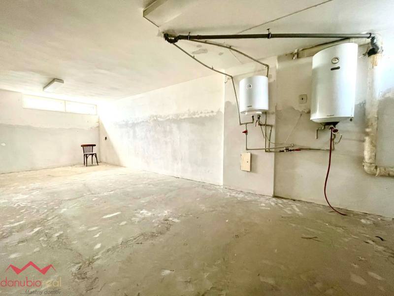 Polyfunkčný dom, podnikateľský objekt, podnikanie a bývanie, byt, na predaj, Komárno, Danubioreal- realitná kancelária, Helena Schulczová