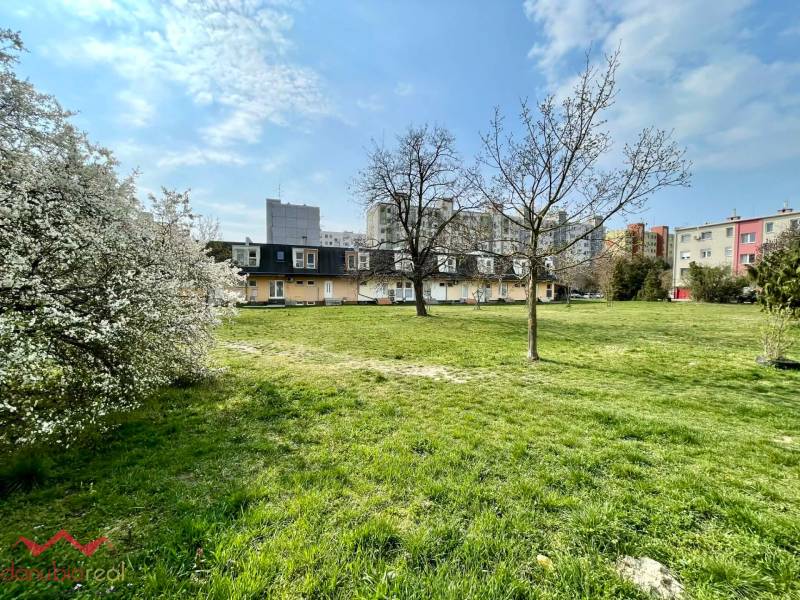 Polyfunkčný dom, podnikateľský objekt, podnikanie a bývanie, byt, na predaj, Komárno, Danubioreal- realitná kancelária, Helena Schulczová