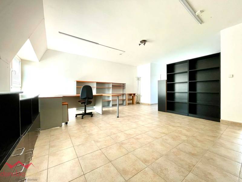 Polyfunkčný dom, podnikateľský objekt, podnikanie a bývanie, byt, na predaj, Komárno, Danubioreal- realitná kancelária, Helena Schulczová