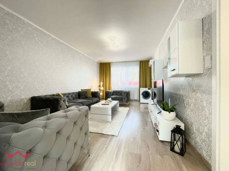 Kompletne prerobený, klimatizovaný, 3 izbový byt, so zariadením, na predaj, Komárno, Danubioreal- realitná kancelária, Helena Schulczová