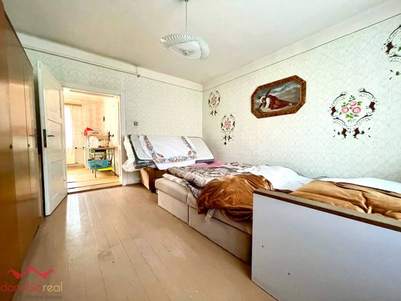 Rodinný dom, na predaj, veľký pozemok, 3094 m2, Dulovce, Danubioreal- realitná kancelária, Helena Schulczová