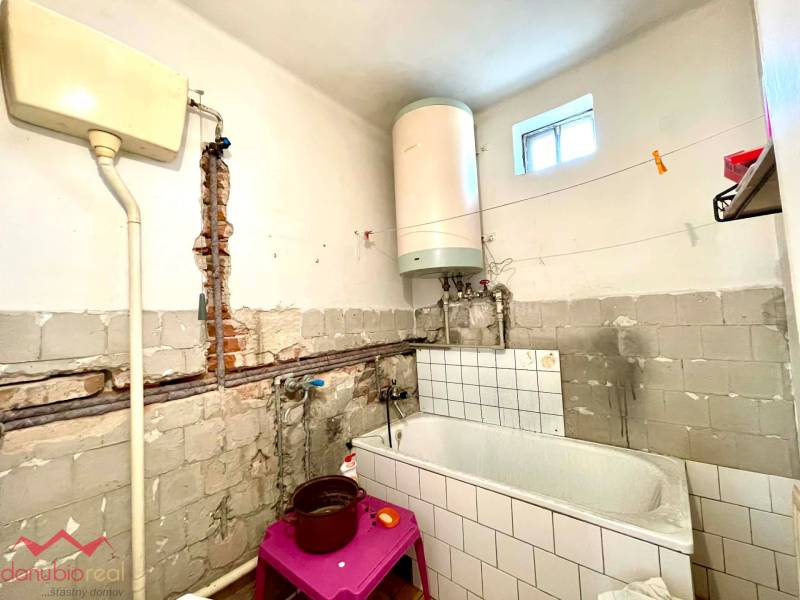 Rodinný dom, na predaj, veľký pozemok, 3094 m2, Dulovce, Danubioreal- realitná kancelária, Helena Schulczová