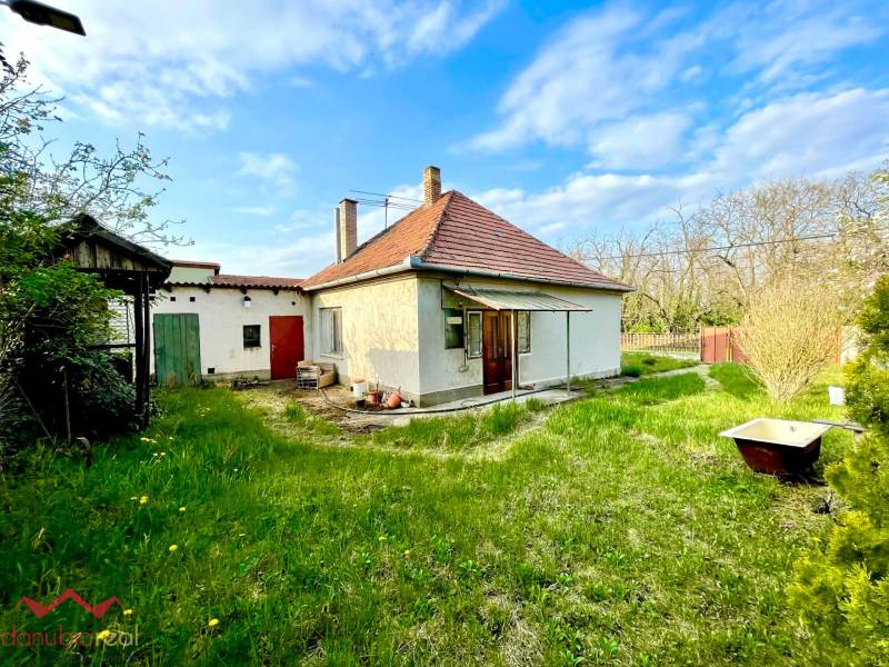 Rodinný dom, na predaj, veľký pozemok, 3094 m2, Dulovce, Danubioreal- realitná kancelária, Helena Schulczová