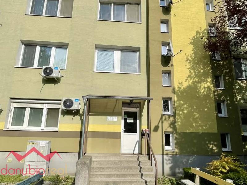 Kompletne prerobený 1 izbový byt, na predaj, Komárno, Danubioreal- realitná kancelária, Helena Schulczová