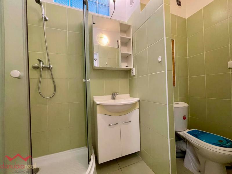 Kompletne prerobený 1 izbový byt, na predaj, Komárno, Danubioreal- realitná kancelária, Helena Schulczová