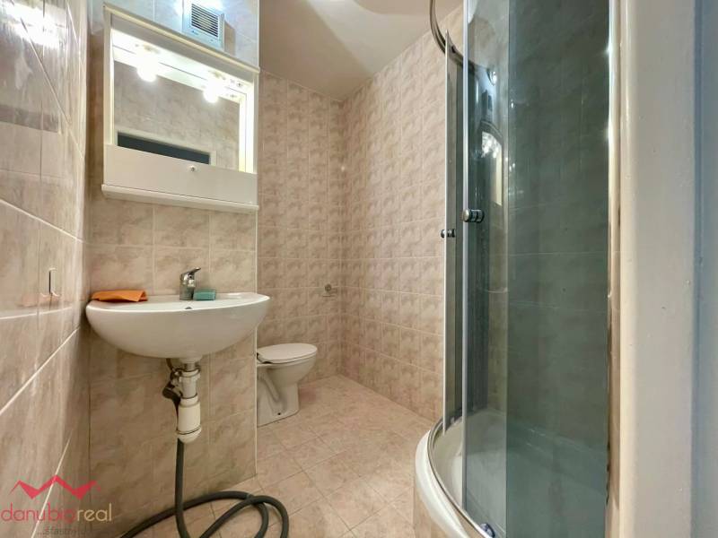 1 izbový byt, na predaj, kompletne prerobený, Komárno, Danubioreal- realitná kancelária, Helena Schulczová