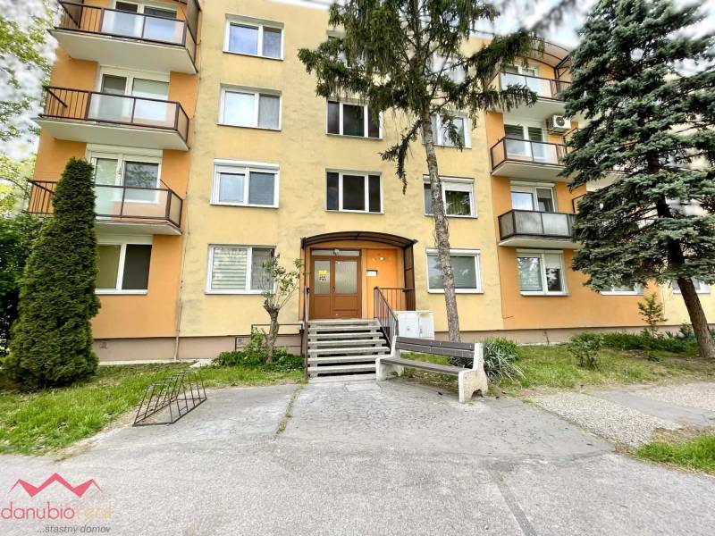 1 izbový byt, na predaj, kompletne prerobený, Komárno, Danubioreal- realitná kancelária, Helena Schulczová