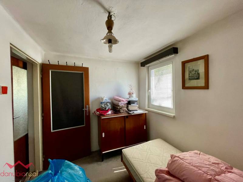 Celoročne obývateľný rodinný dom, záhrada, chata, na predaj, s bazénom, vínna pivnica, Komárno- Nová Stráž, Danubioreal- realitná kancelária, Helena Schulczová