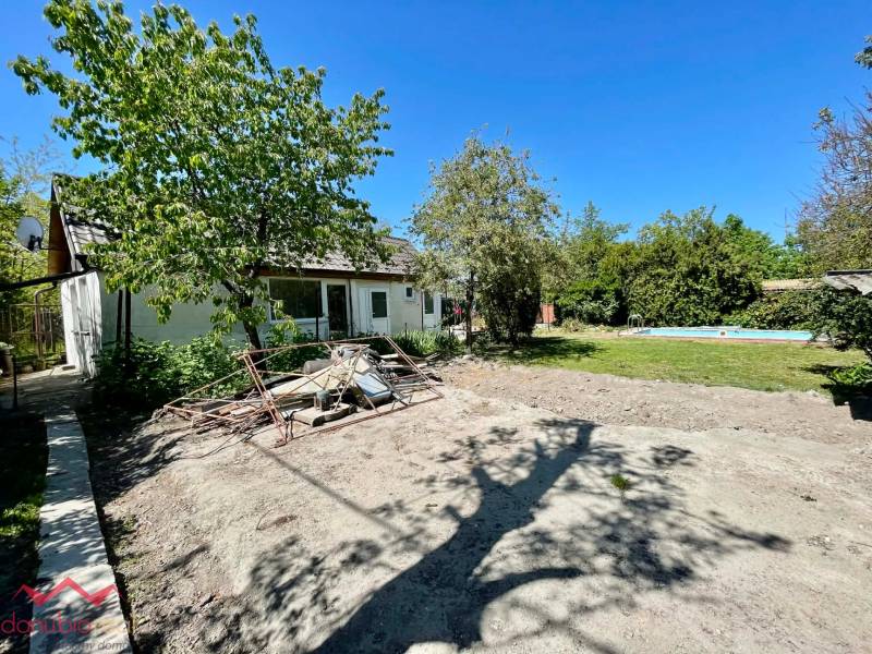 Celoročne obývateľný rodinný dom, záhrada, chata, na predaj, s bazénom, vínna pivnica, Komárno- Nová Stráž, Danubioreal- realitná kancelária, Helena Schulczová