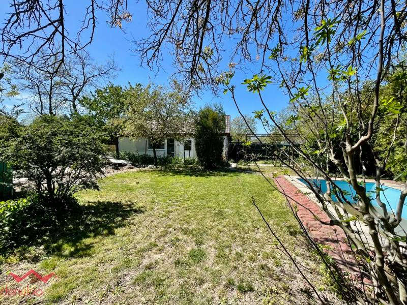 Celoročne obývateľný rodinný dom, záhrada, chata, na predaj, s bazénom, vínna pivnica, Komárno- Nová Stráž, Danubioreal- realitná kancelária, Helena Schulczová