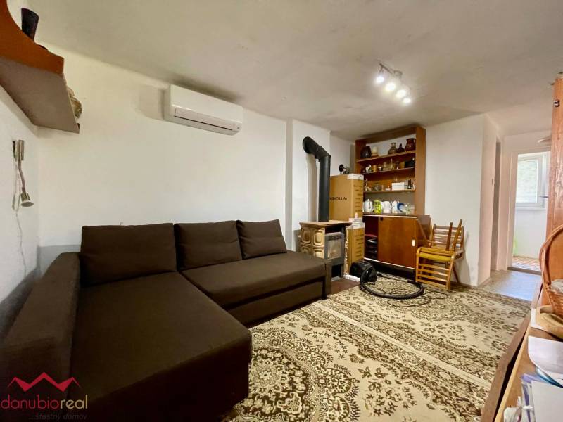 Celoročne obývateľný rodinný dom, záhrada, chata, na predaj, s bazénom, vínna pivnica, Komárno- Nová Stráž, Danubioreal- realitná kancelária, Helena Schulczová