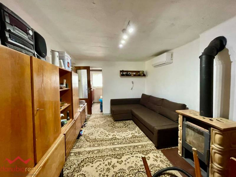 Celoročne obývateľný rodinný dom, záhrada, chata, na predaj, s bazénom, vínna pivnica, Komárno- Nová Stráž, Danubioreal- realitná kancelária, Helena Schulczová